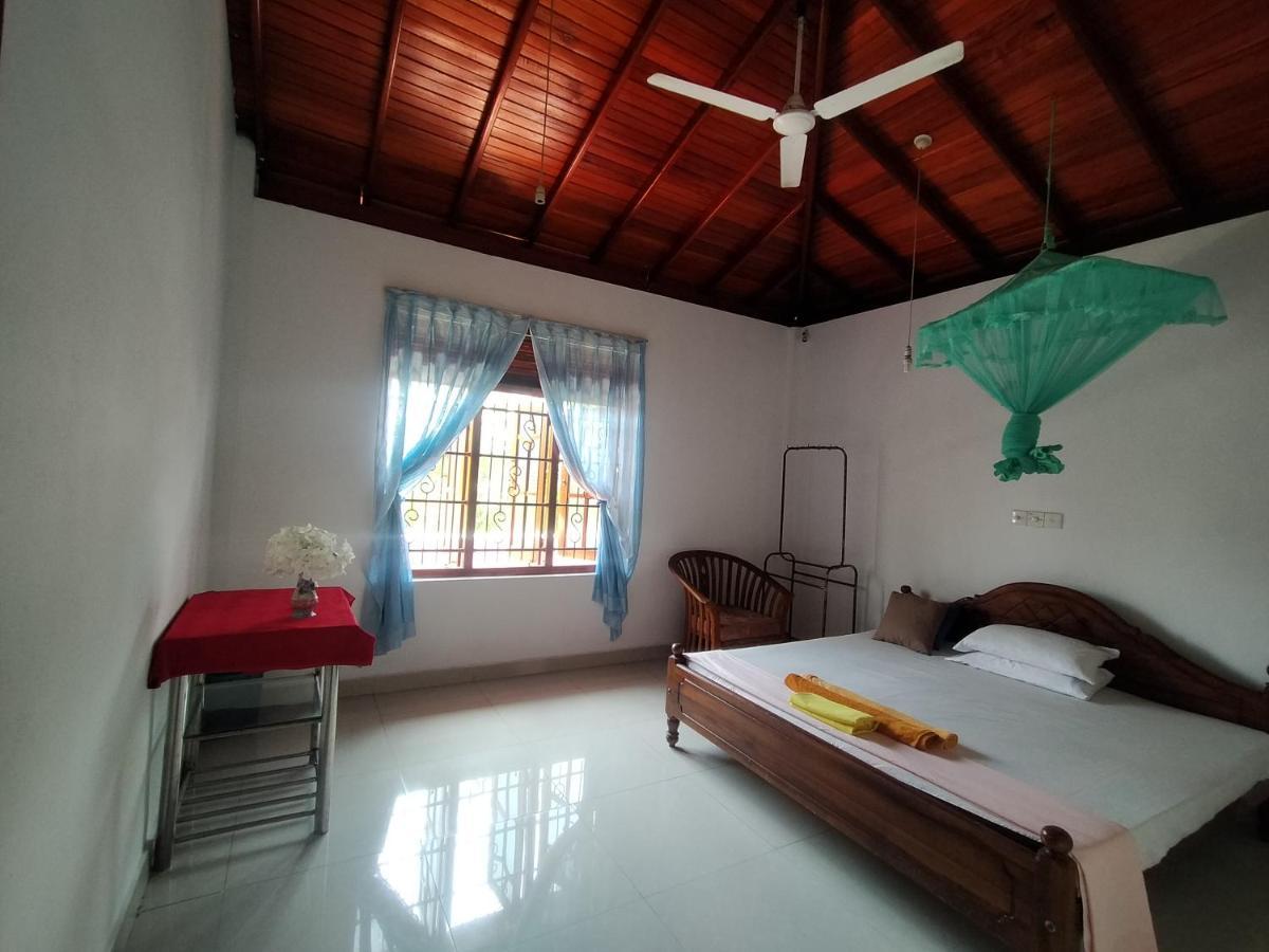 Golden Town Hotel Тангалла Экстерьер фото
