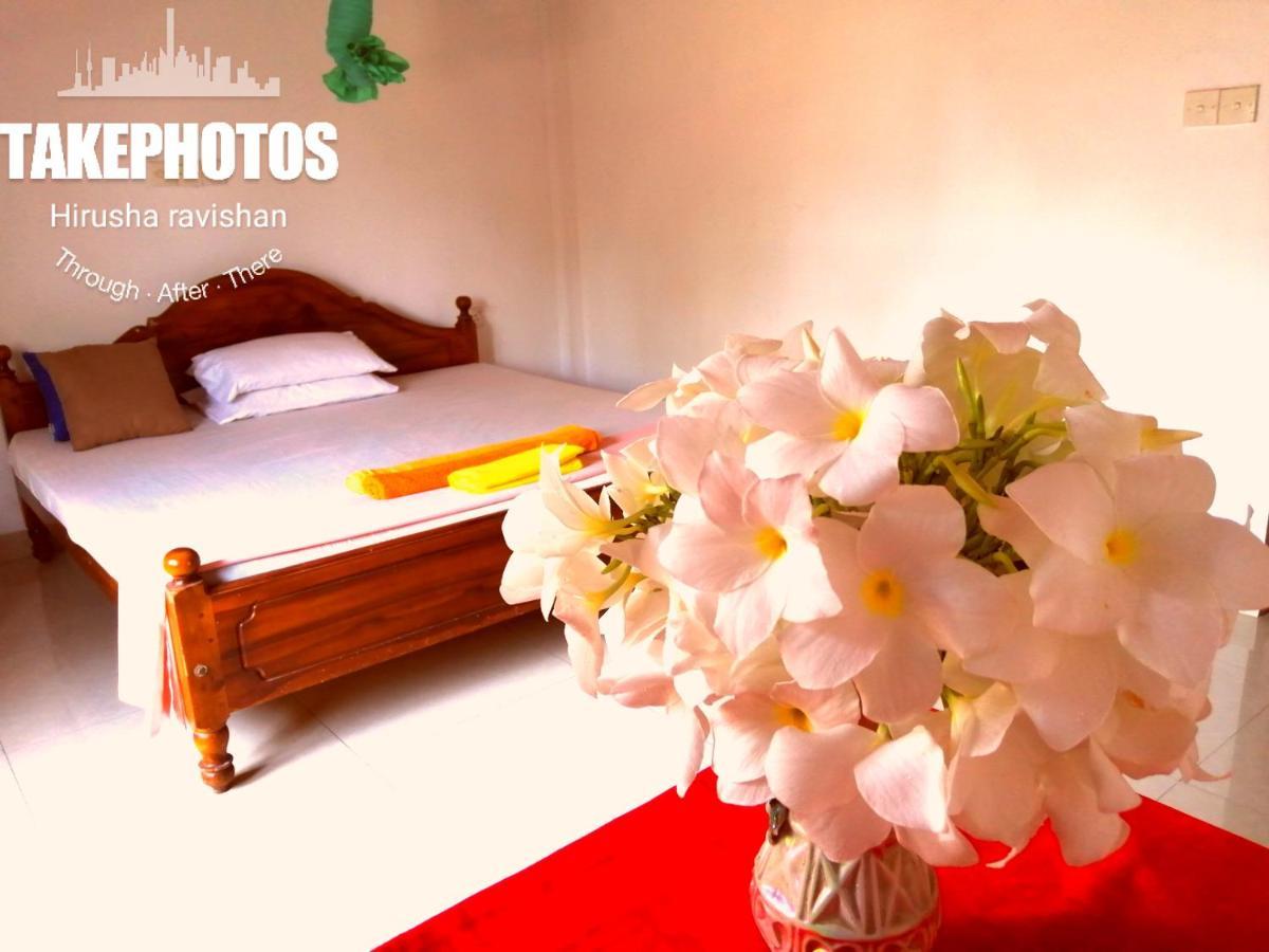 Golden Town Hotel Тангалла Экстерьер фото