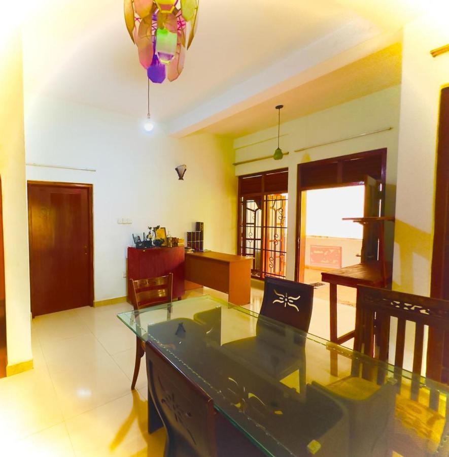 Golden Town Hotel Тангалла Экстерьер фото