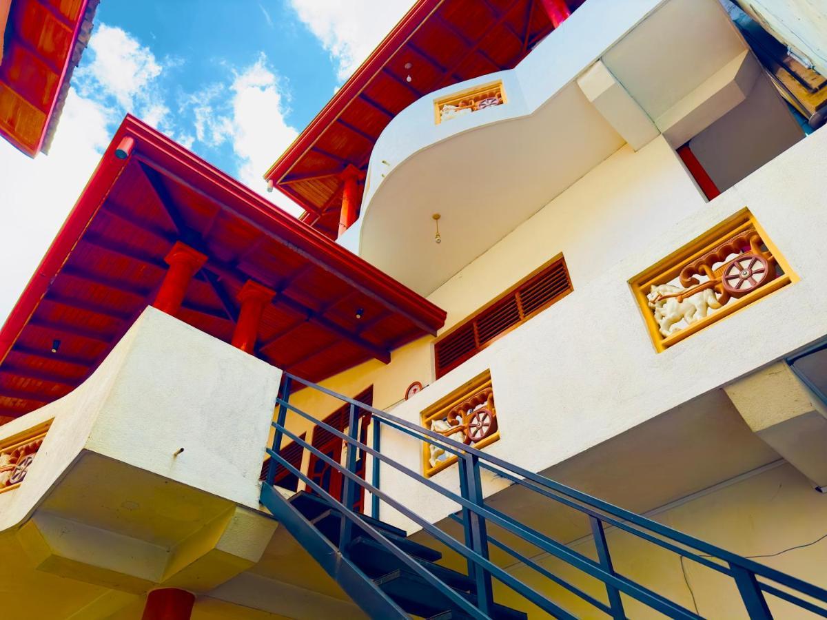 Golden Town Hotel Тангалла Экстерьер фото